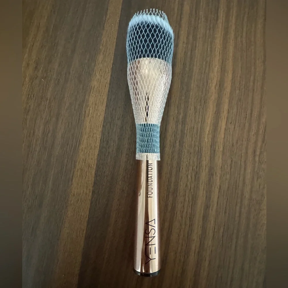 Yensa Skin On Skin Flawless Blending Foundation Brush New